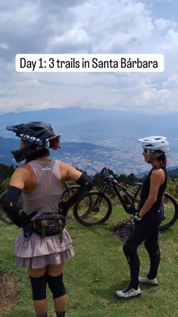 She lives in #california but her family is from #bogota. Four years ago her passion for #mountainbiking started and since then, she's been traveling with her bike. She has ridden in Oaxaca, Patagonia and this time she chose #medellin as her riding destination. We lodged her in @triciklocabin. On day 1 we took her to @cairobikepark, on day 2 her sister @paulinajdlh visited and we took them to ride in #parquearvi. On day 3 we went to @triadasbikepark and on day 4 we rode La Muñoz trail. Besides the riding, we enjoyed delicious food and great conversations.